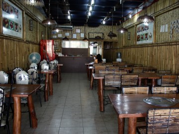 Picture inside Restaurant Single Bungle Makchang ,Balibago, Angeles City, Philippines